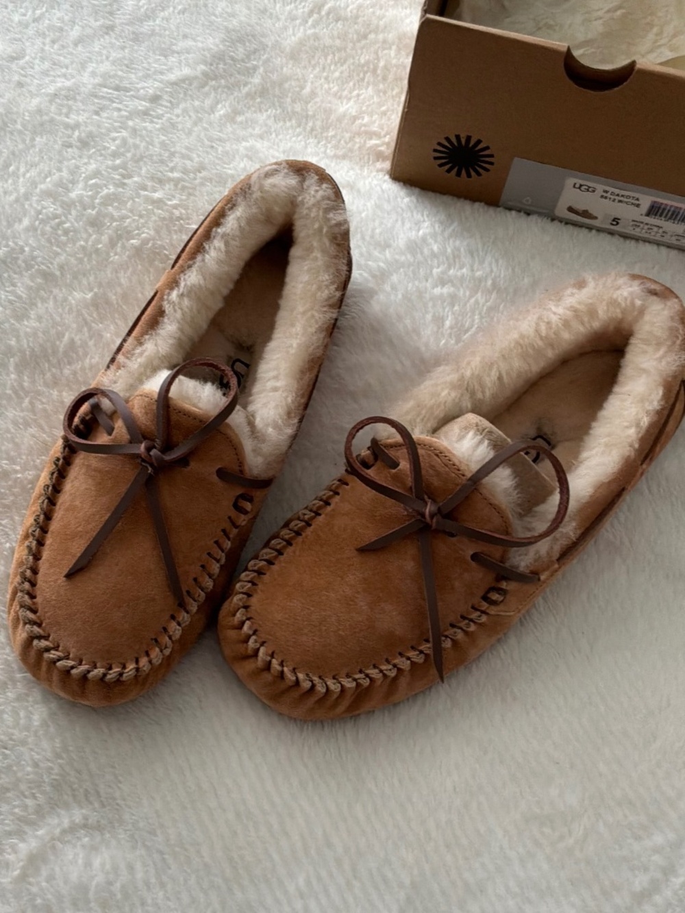 UGG Dakota Suede Moccasin Slippers Chestnut Size 5 EUC